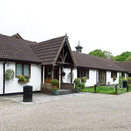 Little Foxes Hotel & Gatwick Airport Parking Crawley  Bagian luar foto