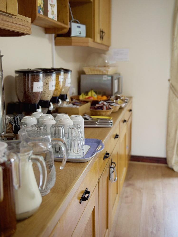 Little Foxes Hotel & Gatwick Airport Parking Crawley  Bagian luar foto