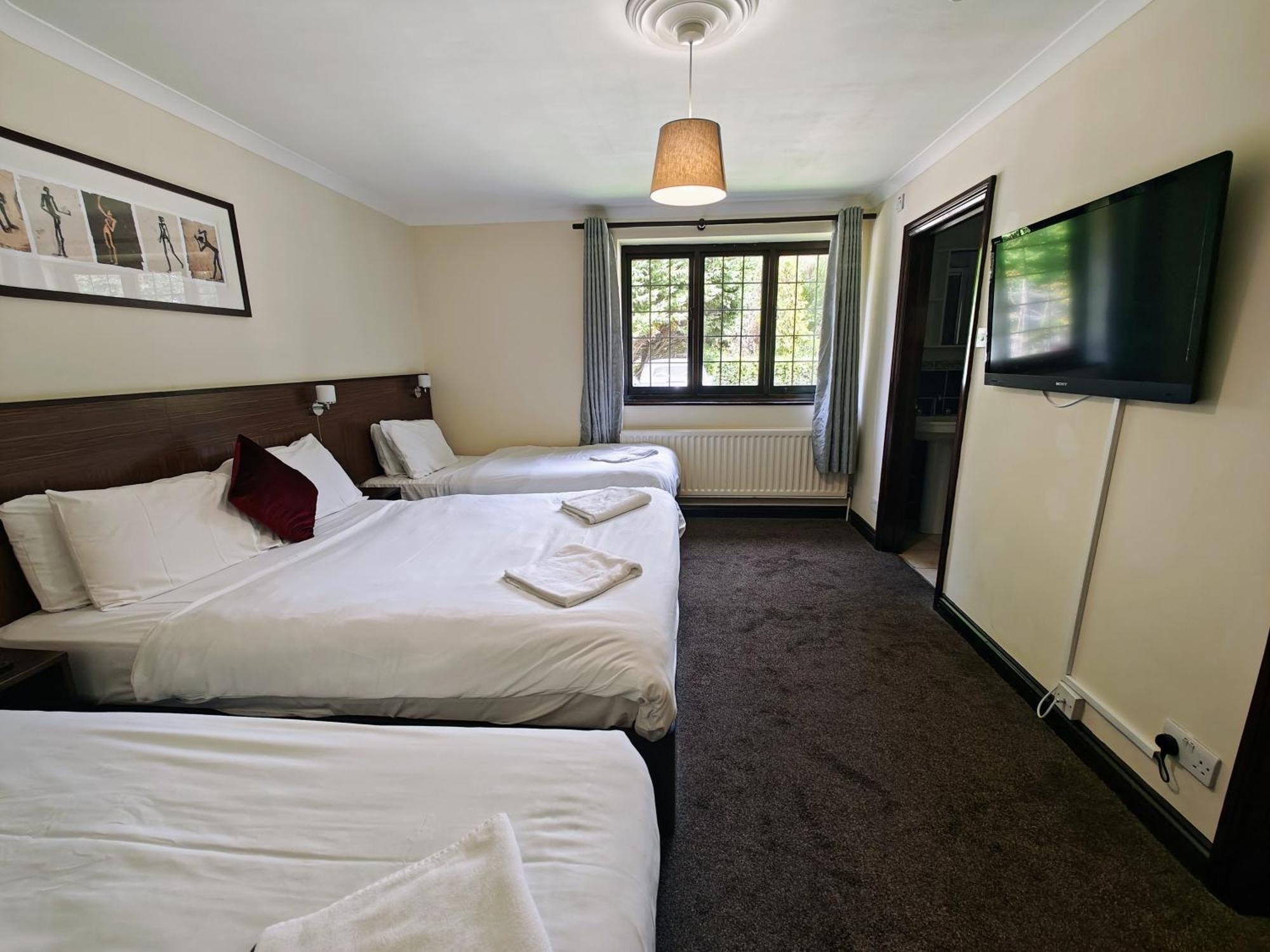 Little Foxes Hotel & Gatwick Airport Parking Crawley  Bagian luar foto
