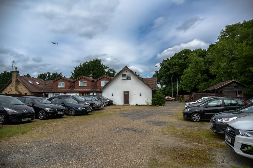 Little Foxes Hotel & Gatwick Airport Parking Crawley  Bagian luar foto