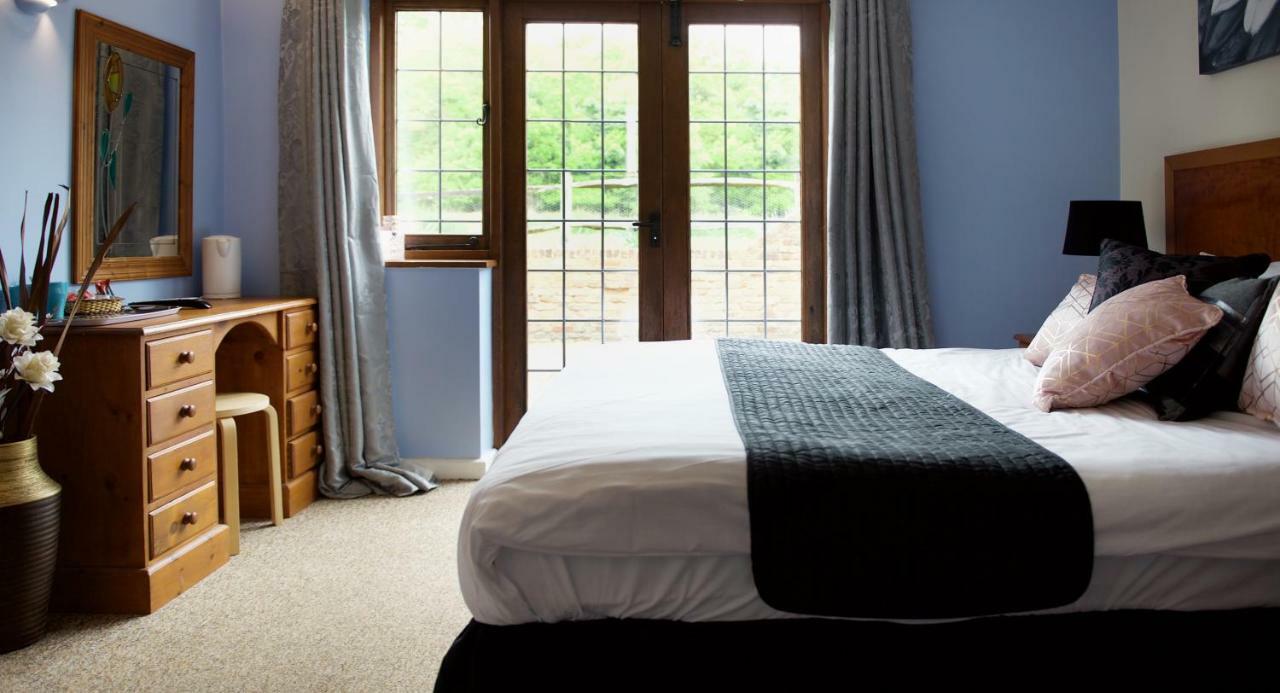 Little Foxes Hotel & Gatwick Airport Parking Crawley  Bagian luar foto