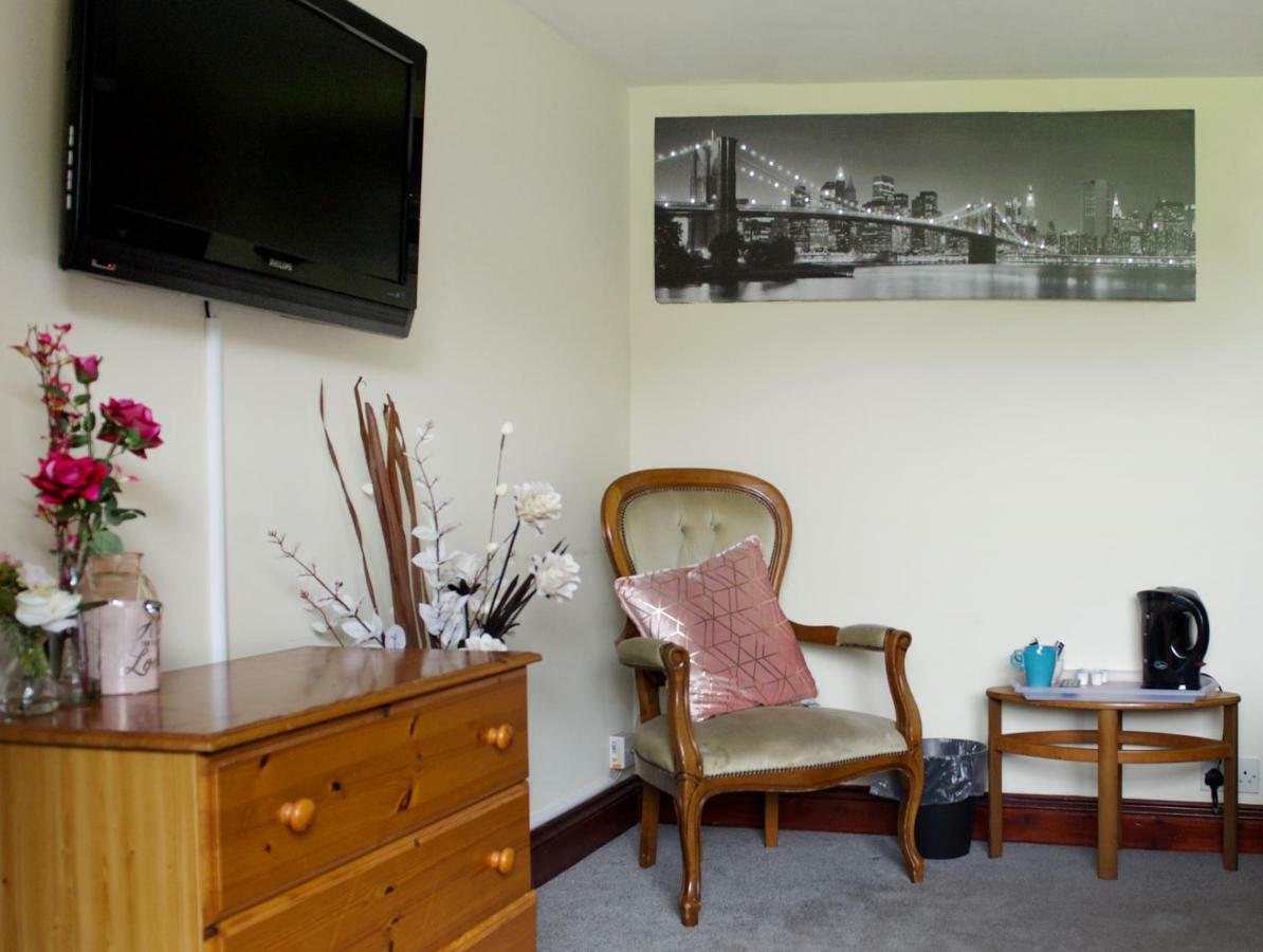 Little Foxes Hotel & Gatwick Airport Parking Crawley  Bagian luar foto