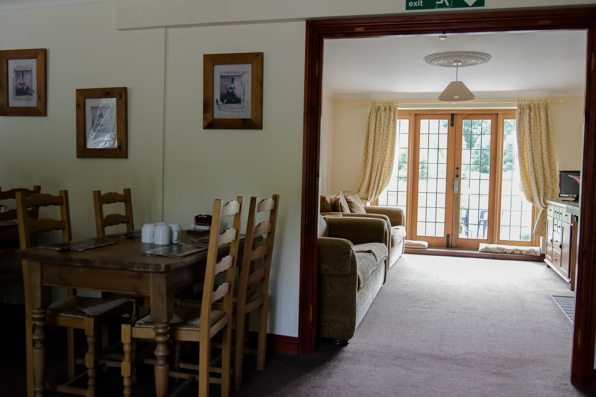 Little Foxes Hotel & Gatwick Airport Parking Crawley  Bagian luar foto