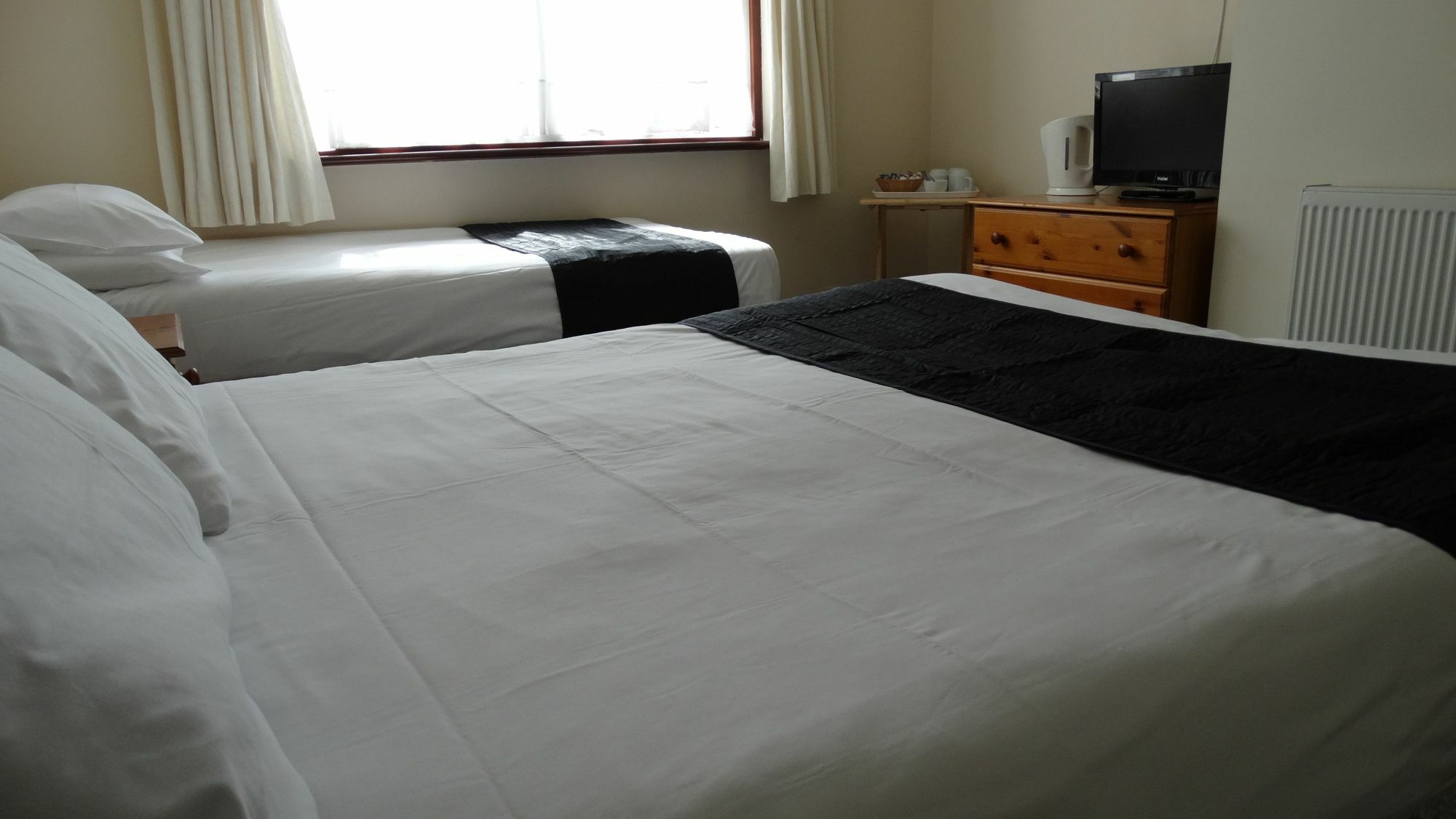 Little Foxes Hotel & Gatwick Airport Parking Crawley  Bagian luar foto